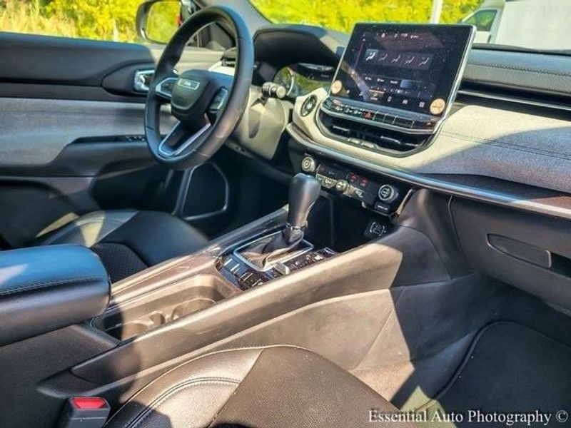2024 Jeep Compass Latitude photo 19