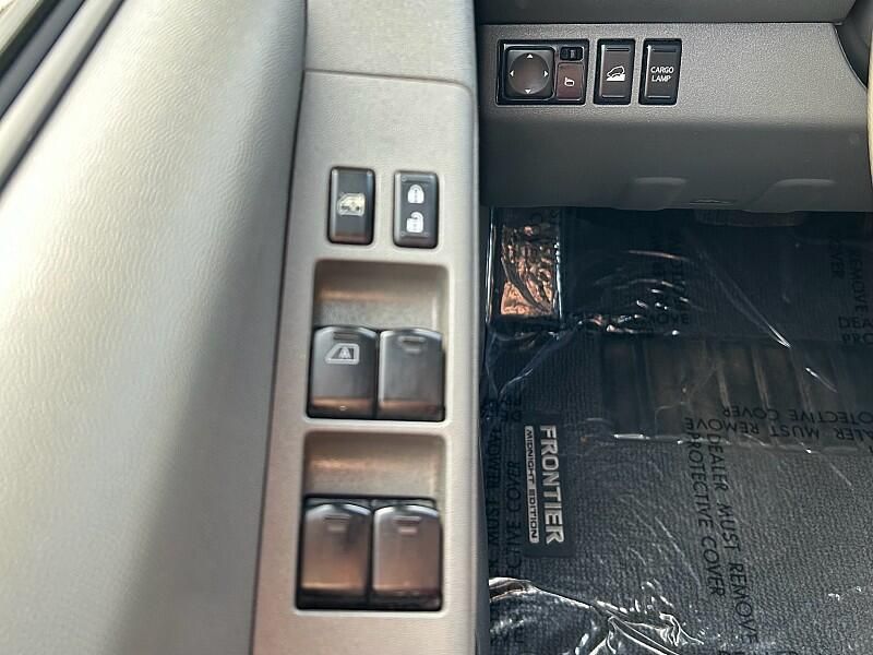 2021 Nissan Frontier Crew Cab photo 12