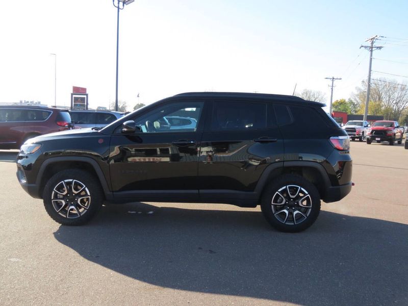 Used 2024 Jeep Compass Trailhawk 4x4 4dr SUVImage 5