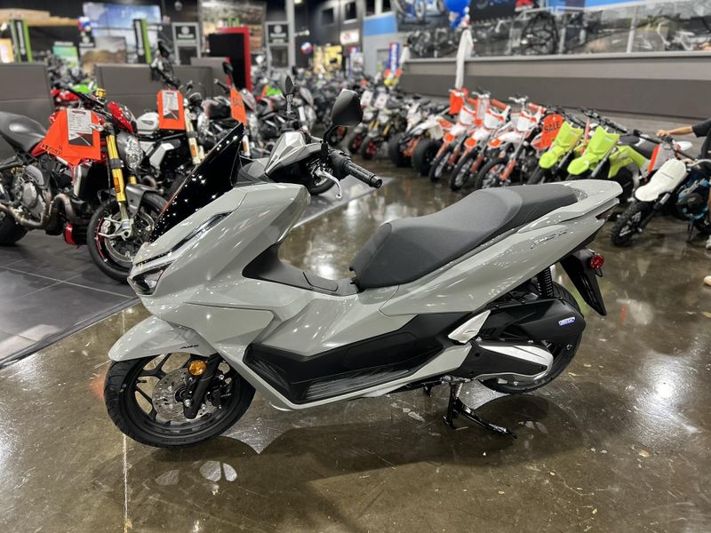 New 2025 Honda PCX ABS Image 9