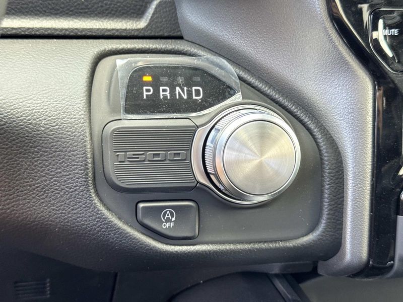 New 2026 RAM 1500 Laramie Crew Cab 4x2 5'7' Box