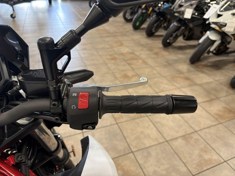 New 2026 Kawasaki Z500 SE ABS Image 24