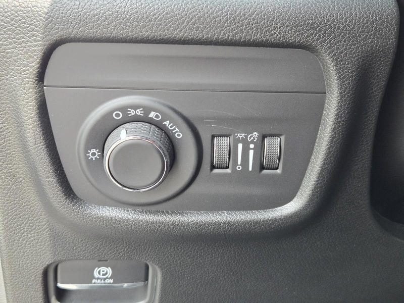 2025 Jeep Grand Cherokee Altitude photo 17