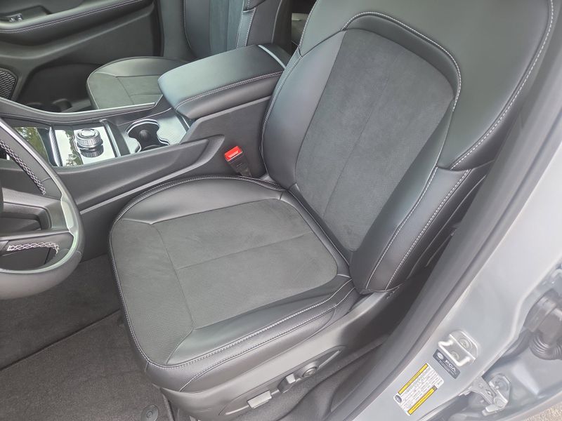 2025 Jeep Grand Cherokee Altitude photo 5