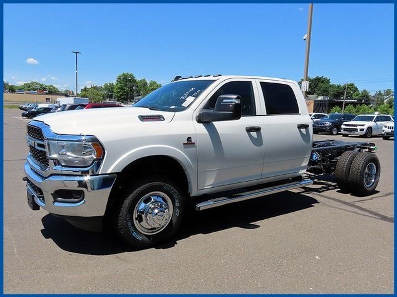 2024 RAM 3500 Chassis Cab TradesmanImage 1