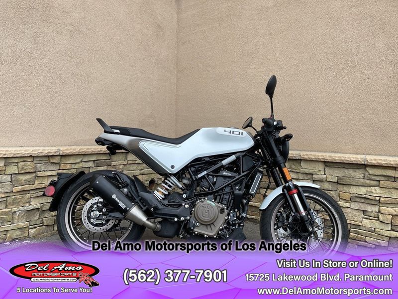 2023 HUSQVARNA VITPILEN 401  in a WHITE exterior color. Del Amo Motorsports of Los Angeles (562) 262-9181 delamomotorsports.com 