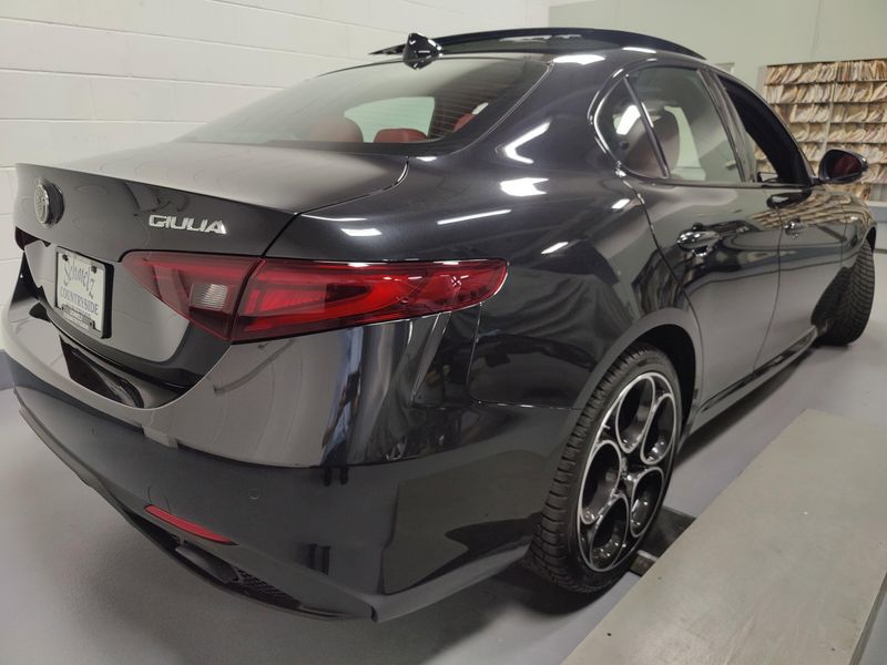 Used 2022 Alfa Romeo Giulia Veloce AWD w/Sunroof/NavImage 14