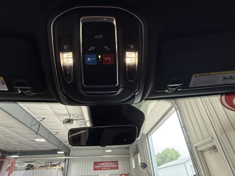 Used 2025 Jeep Grand Cherokee L LaredoImage 22