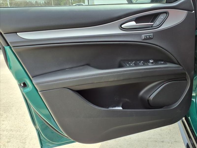 New 2025 Alfa Romeo Stelvio AwdImage 17