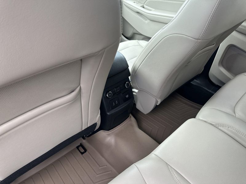 Used 2019 Ford Explorer LimitedImage 16