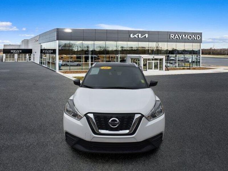 Used 2018 Nissan Kicks SVImage 8