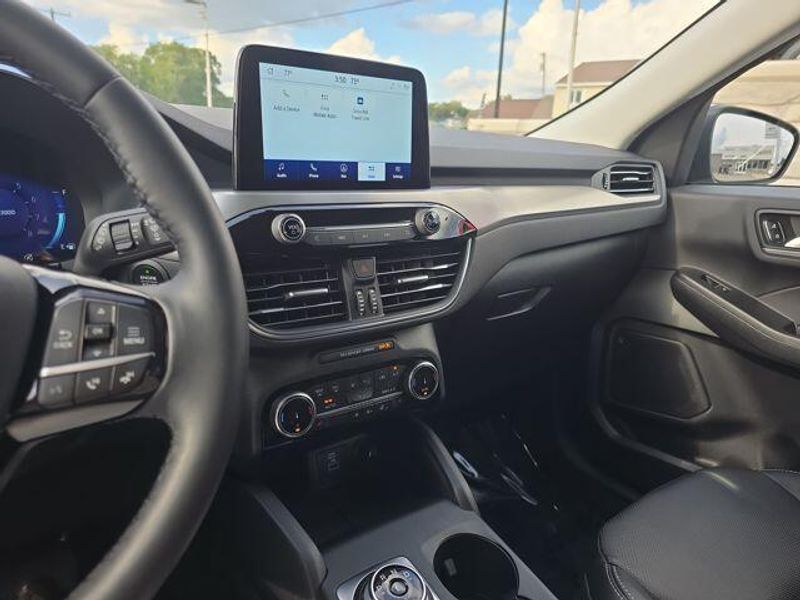2022 Ford Escape Titanium photo 20