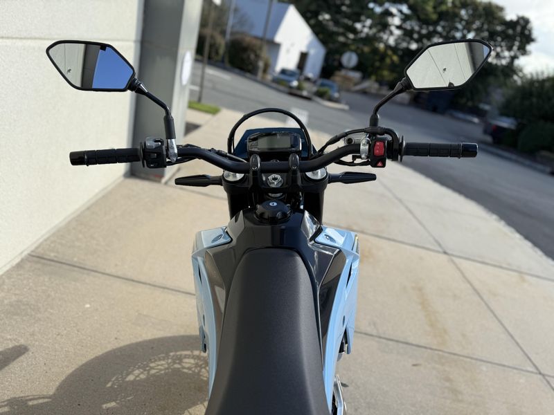 2025 Suzuki DRZ 4SMImage 5