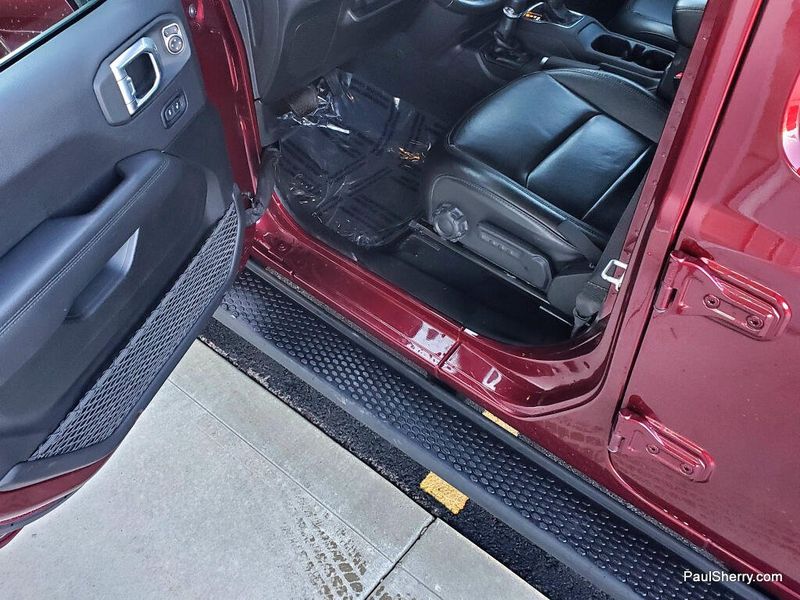 Used 2022 Jeep Wrangler Unlimited Sahara Altitude