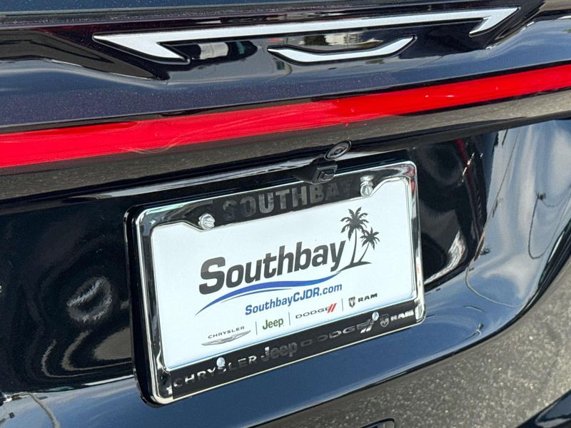 New 2027 Chrysler Pacifica Select Awd