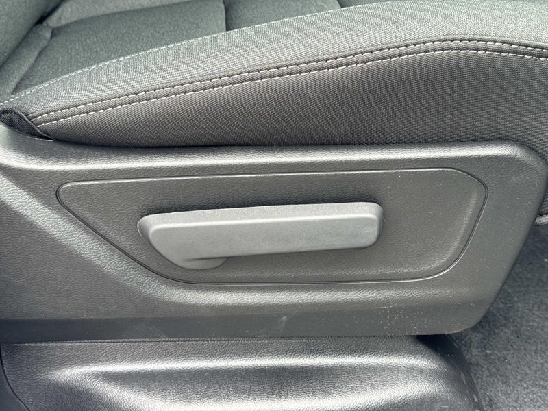 New 2026 RAM 1500 Big Horn Crew Cab 4x2 5'7' Box