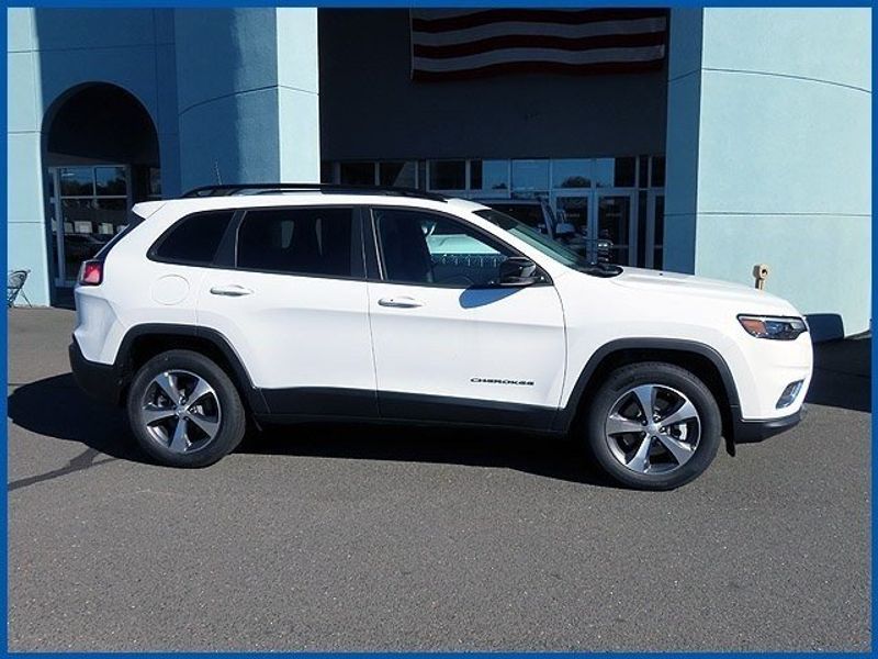 2022 Jeep Cherokee LimitedImage 3