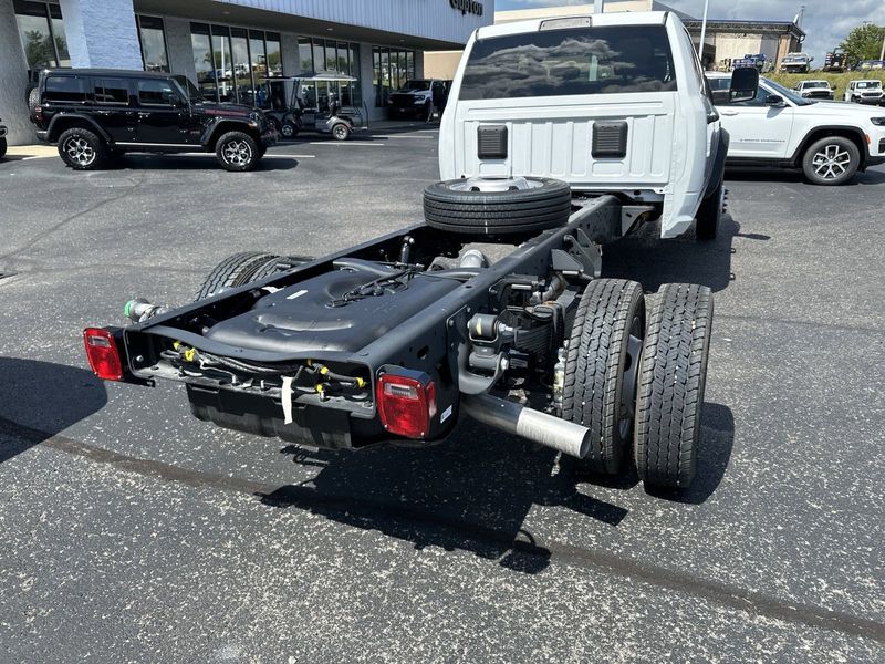 2024 RAM 5500 Tradesman Chassis Crew Cab 4x4 84