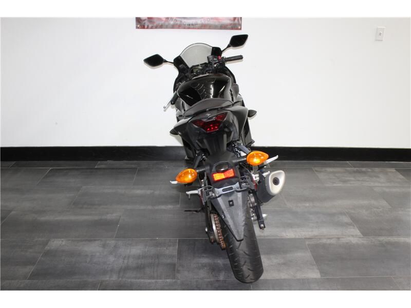 Used 2021 Yamaha YZF-R3 Image 2