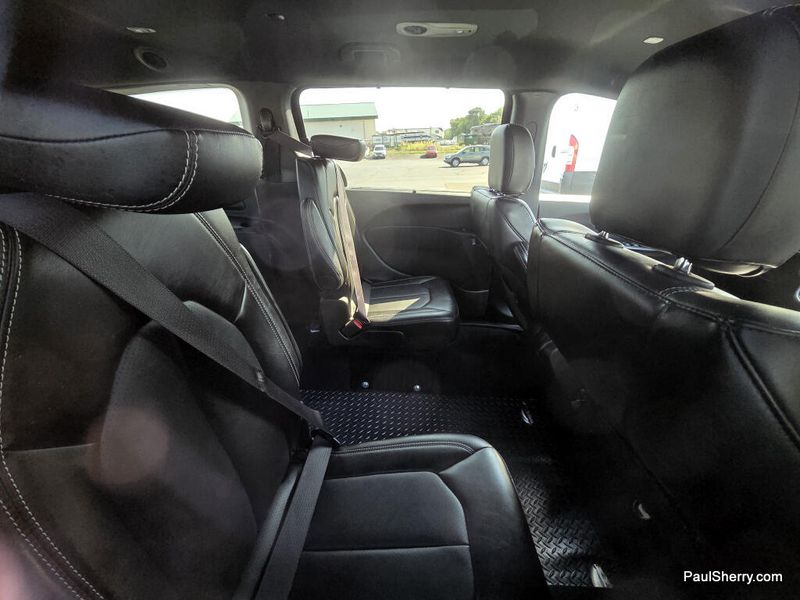 Used 2026 Chrysler Pacifica Select