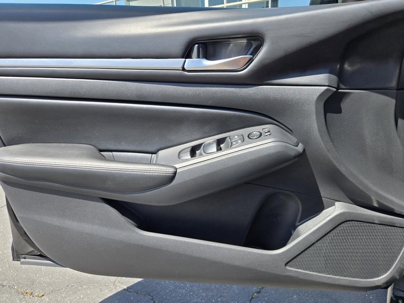 Used 2022 Nissan Altima 2.5 SV Sedan