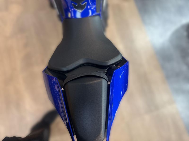 Used 2023 Yamaha YZF-R1 CA Image 15