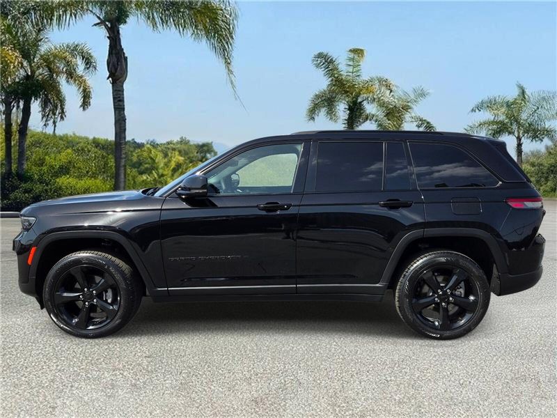 Used 2023 Jeep Grand Cherokee Altitude 4x4