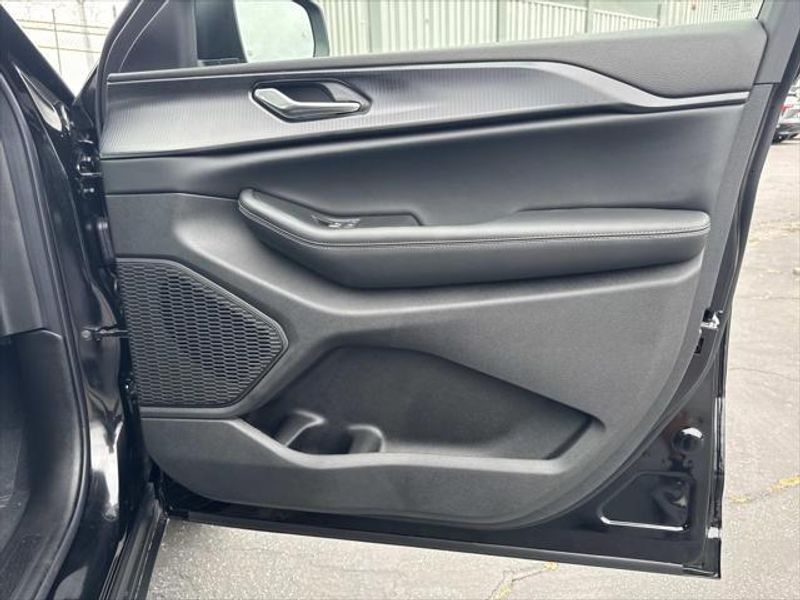 New 2026 Jeep Grand Cherokee Laredo X 4x2