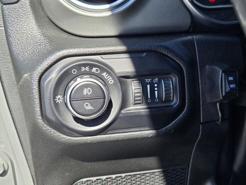 Used 2022 Jeep Gladiator Overland 4x4