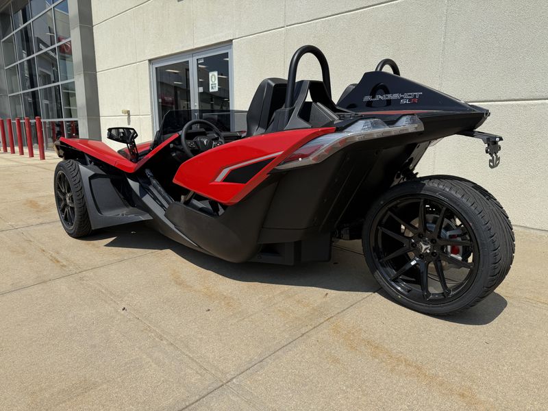 2024 Polaris SLINGSHOT SLR MANUALImage 3