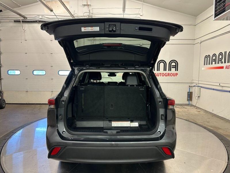 2021 Toyota Highlander XLE photo 15