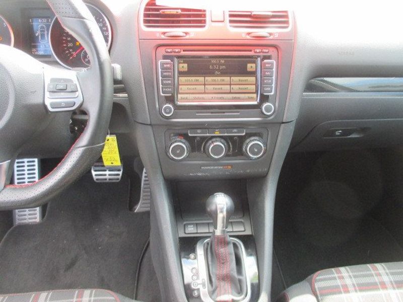 2010 Volkswagen GTI Image 21