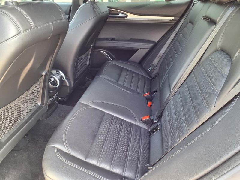 Used 2022 Alfa Romeo Stelvio VeloceImage 17