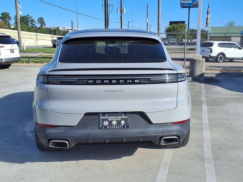 Used 2024 Porsche Cayenne Coupe BaseImage 8