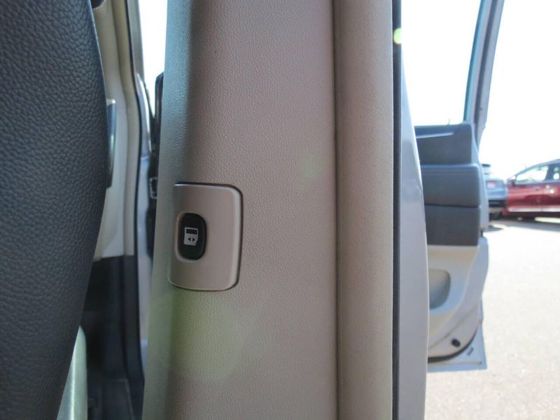 Used 2014 Chrysler Town & Country Touring 4dr Mini VanImage 28