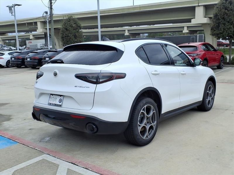 New 2025 Alfa Romeo Stelvio AwdImage 7
