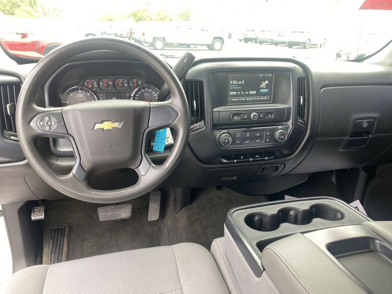 2017 Chevrolet Silverado 1500 CustomImage 20