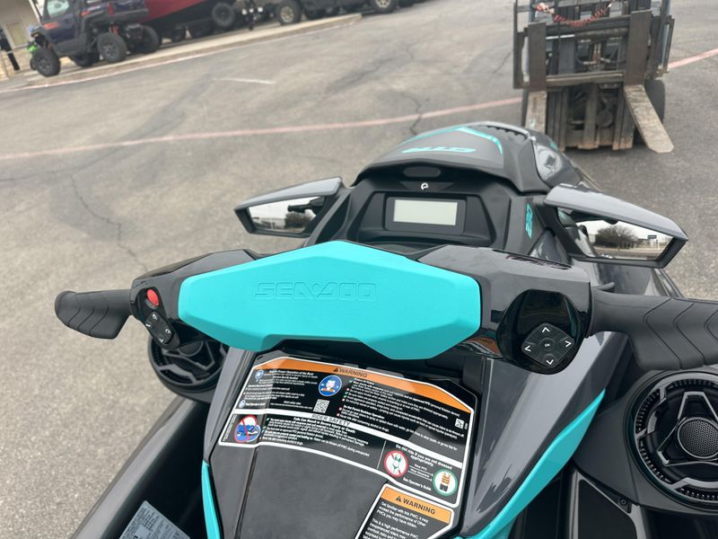 2025 SEADOO GTR 230 WITH SOUND SYSTEM ECLIPSE BLACK AND REEF BLUE Image 8