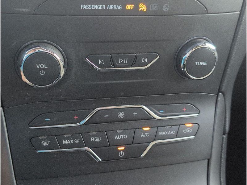 Used 2020 Ford Edge SEImage 16