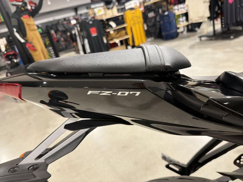 Used 2016 Yamaha FZ-07 Image 27