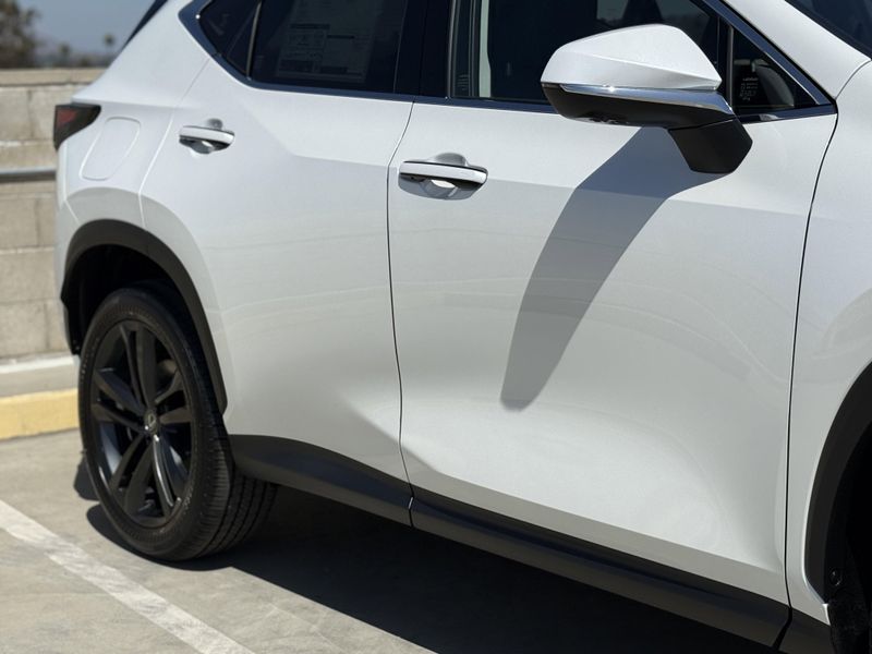 2025 LEXUS NX 450 450h+ LuxuryImage 5