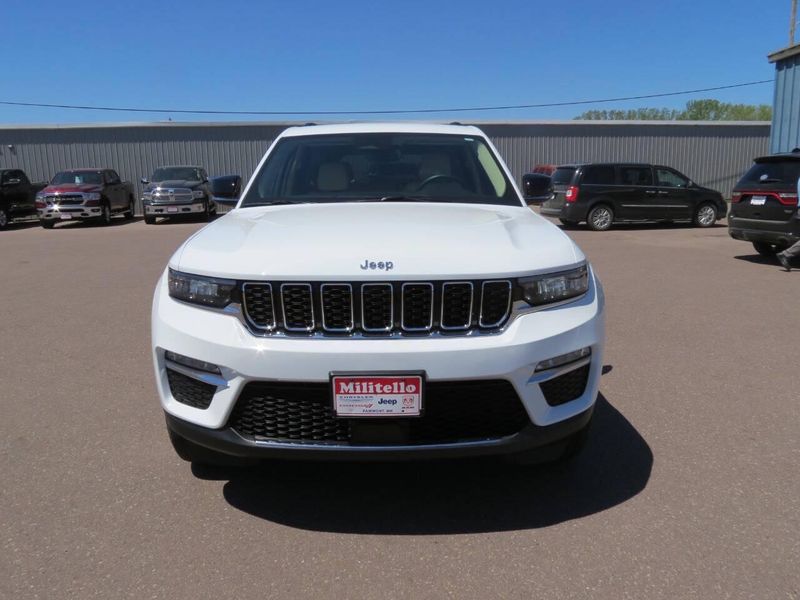 Used 2022 Jeep Grand Cherokee Limited 4x4 4dr SUV (midyear release)Image 3