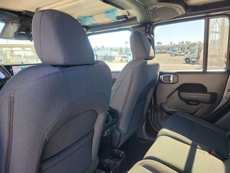 New 2026 Jeep Gladiator Sport S 4x4