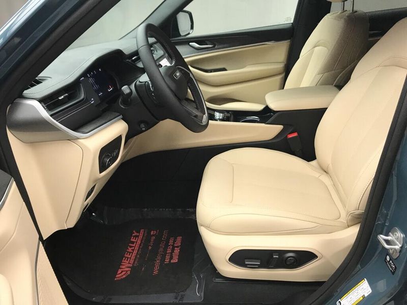 New 2026 Jeep Grand Cherokee Limited 4x4Image 4