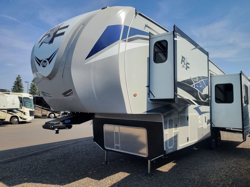 Used 2022 ARCTIC FOX 29-5K Image 3