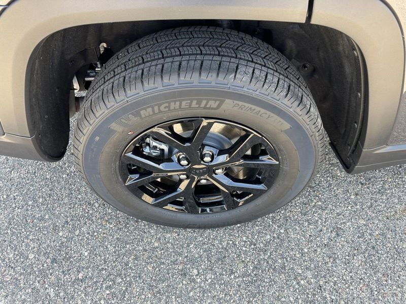 2024 Jeep Grand Cherokee L Altitude XImage 9