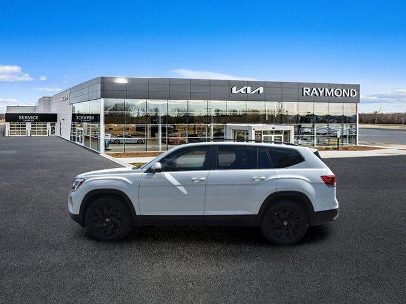 Used 2024 Volkswagen Atlas 2.0T SE w/TechnologyImage 6