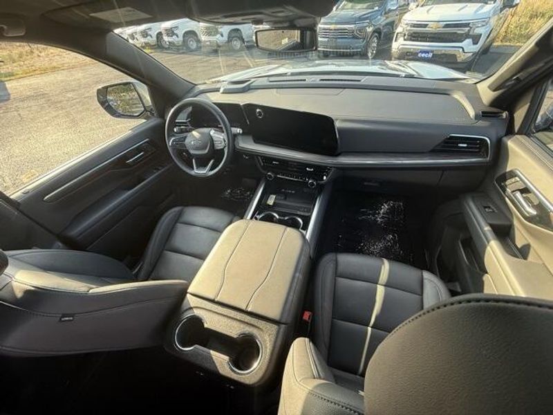 2025 Chevrolet Tahoe Z71 photo 9