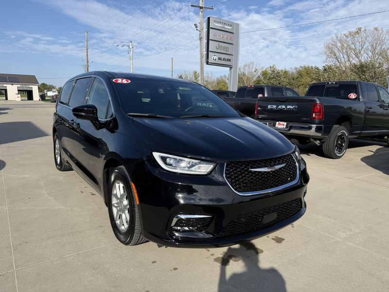 Used 2026 Chrysler Pacifica SelectImage 33
