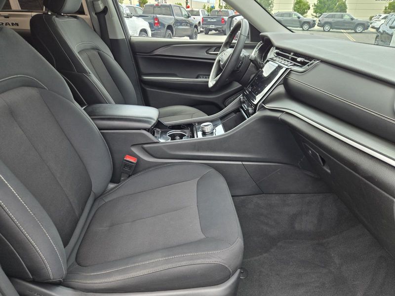 Used 2023 Jeep Grand Cherokee L Laredo 4x2
